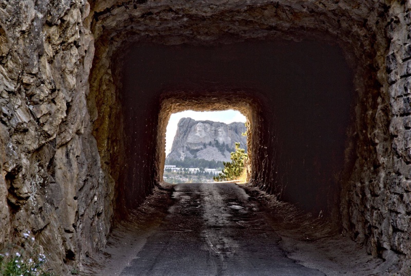 Mount-Rushmore/800x600_Mt.Rushmore Tunnel.jpg